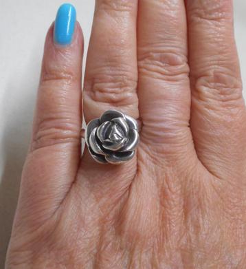 Zilveren verstelbare modernist ring met roos nr.750 beschikbaar voor biedingen