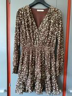 Bruin IVIVI Jurk met Print & Gouden Details – Maat S, Kleding | Dames, Jurken, Maat 38/40 (M), Bruin, Ophalen of Verzenden, Gedragen