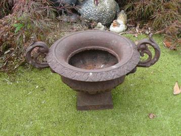 Gietijzeren oorvaas beschikbaar voor biedingen