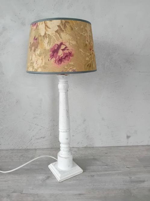 Brocante houten staande lamp met stoffen kap, Huis en Inrichting, Lampen | Tafellampen, Zo goed als nieuw, 75 cm of meer, Hout