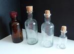 3 APOTHEKERSFLESJES, 1 AGFA BAKELIETEN DOP, OUD ZALFPOTJE, Antiek en Kunst, Verzenden