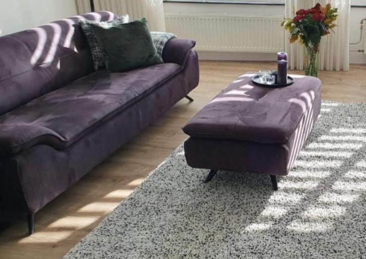 Rechte 3-zits bank met bijbehorende poef, Huis en Inrichting, Banken | Complete zithoeken, Gebruikt, Stof, Overige materialen