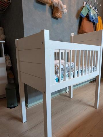 Houten wiegje beschikbaar voor biedingen