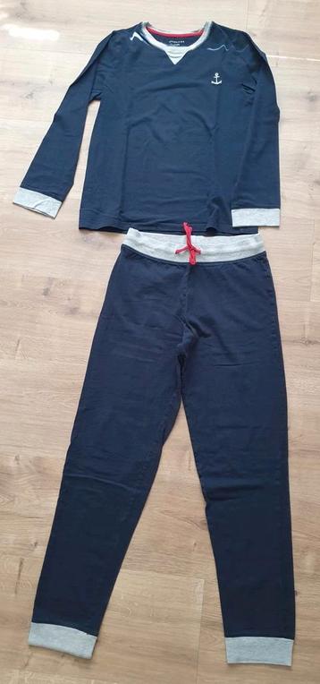 Blauwe navy pyjama 152 beschikbaar voor biedingen