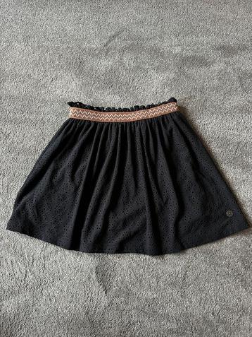 Zwart rokje met broderie Like Flo mt 134 beschikbaar voor biedingen