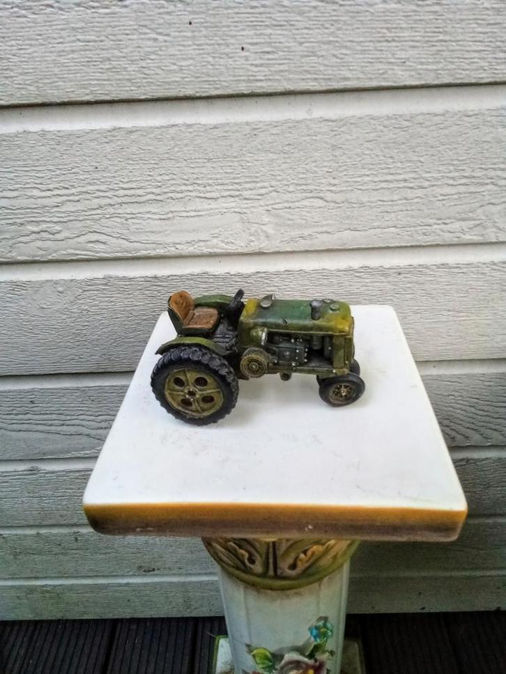 Tractor beeldje., Verzamelen, Beelden en Beeldjes, Gebruikt, Ophalen of Verzenden