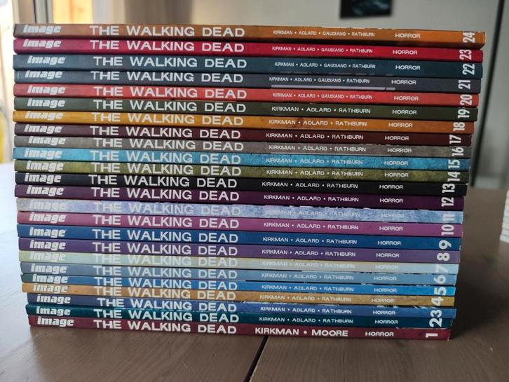 Walking Dead - deel 1 tot en met 24 Engelstalig, Boeken, Stripboeken, Zo goed als nieuw, Complete serie of reeks, Ophalen of Verzenden