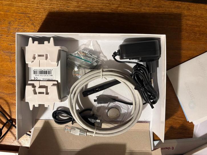 E Thermostaat nieuwstaat in doos, Doe-het-zelf en Verbouw, Elektra en Kabels, Nieuw, Overige typen, Ophalen of Verzenden