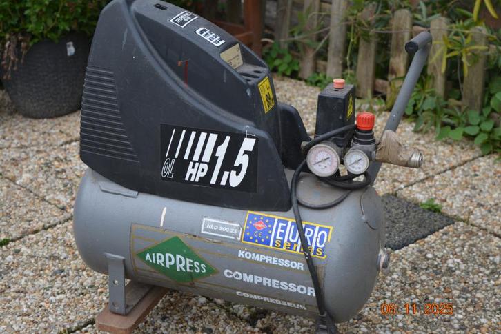 compresor, Doe-het-zelf en Verbouw, Compressors, Zo goed als nieuw, 6 tot 10 bar, 25 tot 100 liter, Minder dan 200 liter/min, Olievrij