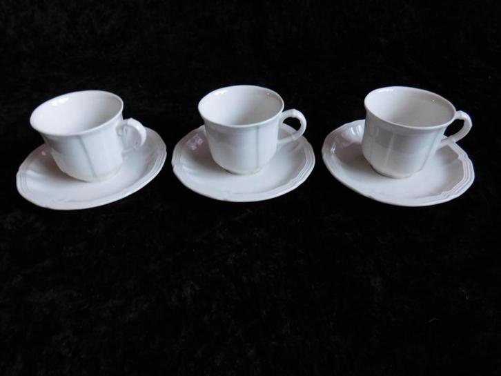 3 Villeroy & Boch Manoir koffiekopjes met schotels, in wit,, Huis en Inrichting, Keuken | Servies, Gebruikt, Kop(pen) en/of Schotel(s)