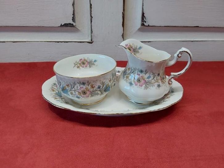 Porseleinen roomstel Paragon, Huis en Inrichting, Keuken | Servies, Zo goed als nieuw, Overige typen, Overige stijlen, Porselein