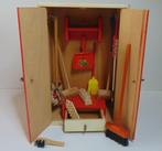 Oude poppenhuis werk spullen in kast, Verzenden, Gebruikt, Poppenhuis