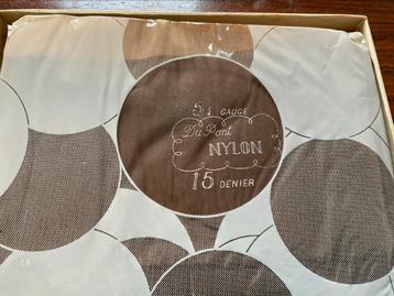 3 paar vintage DuPont nylons met naad in maat 10 beschikbaar voor biedingen