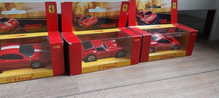 Ferrari Shell V-Power Collectie - 3 Modellen, Hobby en Vrije tijd, Modelauto's | 1:18, Zo goed als nieuw, Auto, Overige merken