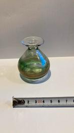 Goud groen getint Gozo Glass vaasje, Antiek en Kunst, Antiek | Glas en Kristal, Ophalen of Verzenden
