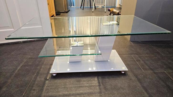 Glazen Salontafel met Modern Design, Huis en Inrichting, Tafels | Salontafels, Gebruikt, Minder dan 50 cm, 50 tot 100 cm, 100 tot 150 cm