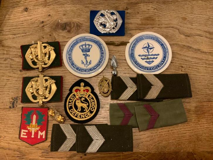 Militaire Embleem Insigne Epauletten Sterren ROT Badge, Verzamelen, Militaria | Algemeen, Landmacht, Embleem of Badge, Nederland