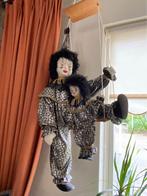Pop - Clown met kind op schommel, Ophalen, Zo goed als nieuw, Pop