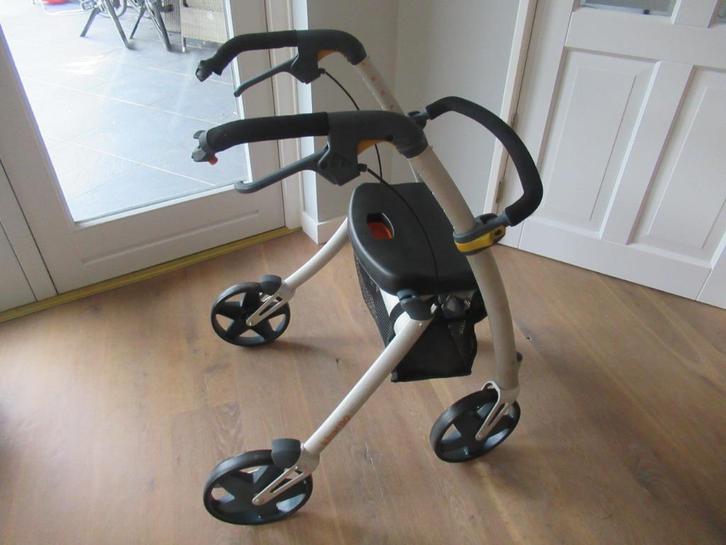 Mooie Khargo rollator 1100 deluxe in zeer goede staat, Diversen, Rollators, Zo goed als nieuw, Lichtgewicht, Opvouwbaar, Ophalen of Verzenden