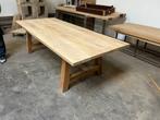 Eiken houttafel met eikenhouten frame., Eikenhout, Vijf personen of meer, Rechthoekig, Nieuw