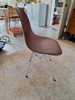 Vitra Eems look a like in bruin, Huis en Inrichting, Stoelen, Ophalen, Bruin, Zo goed als nieuw, Retro vintage design