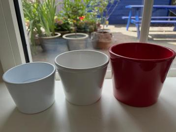 3 keramische bloempotten beschikbaar voor biedingen