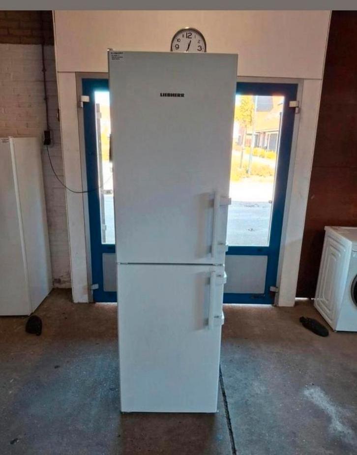 Liebherr koelvriescombinatie no frost hoog model, Witgoed en Apparatuur, Koelkasten en IJskasten, Zo goed als nieuw, Met aparte vriezer