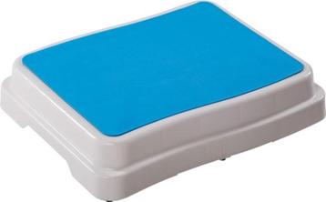 hulpmiddelen/ douche opstapje beschikbaar voor biedingen