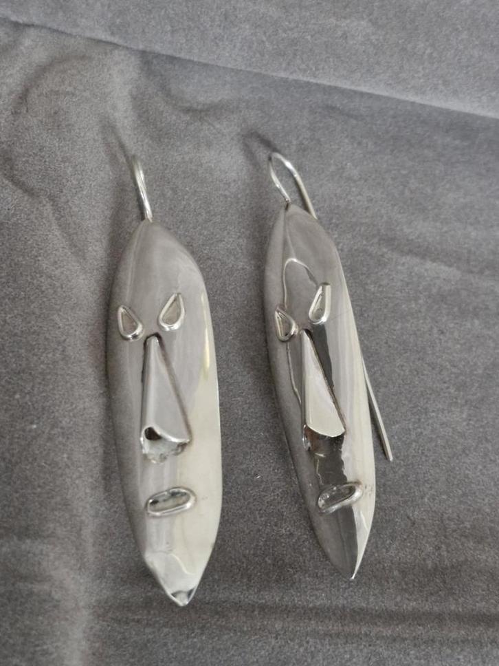 Zilveren Masker Oorbellen, Sieraden, Tassen en Uiterlijk, Oorbellen, Gebruikt, Hangers, Zilver, Zilver, Ophalen of Verzenden