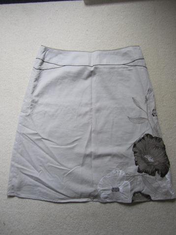 Beige rok 46 beschikbaar voor biedingen