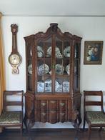 Porcelijn- vitrine kast, Ophalen