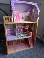 Poppenhuis als nieuw + barbies + meubels + kleertjes. Comple, Kinderen en Baby's, Speelgoed | Poppenhuizen, Poppenhuis, Zo goed als nieuw