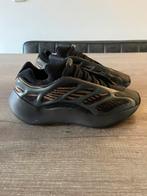 Yeezy 700 V3 Clay Brown, Bruin, Ophalen of Verzenden, Adidas yeezy, Sneakers of Gympen