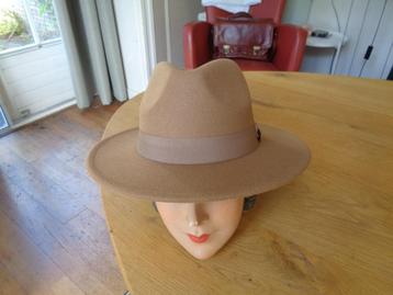 hoeden:mt 56/57, 57: (beige/zwart) beschikbaar voor biedingen