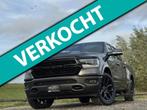 Dodge Ram 1500 Laramie Night 5.7L V8, 1e eig dealer onderh,, Auto's, Dodge, Automaat, Gebruikt, Leder, Bedrijf