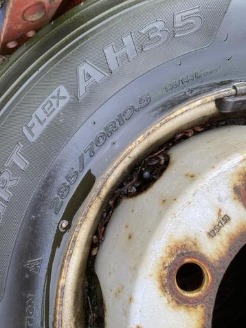 Vrachtwagen banden 19.5 inccen 20 inc en 22.5 inc beschikbaar voor biedingen