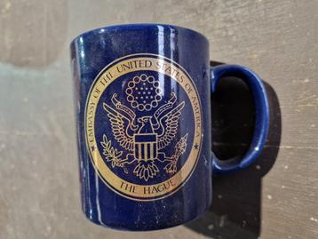 Verzamelaars mok Embassy of the US of America   beschikbaar voor biedingen