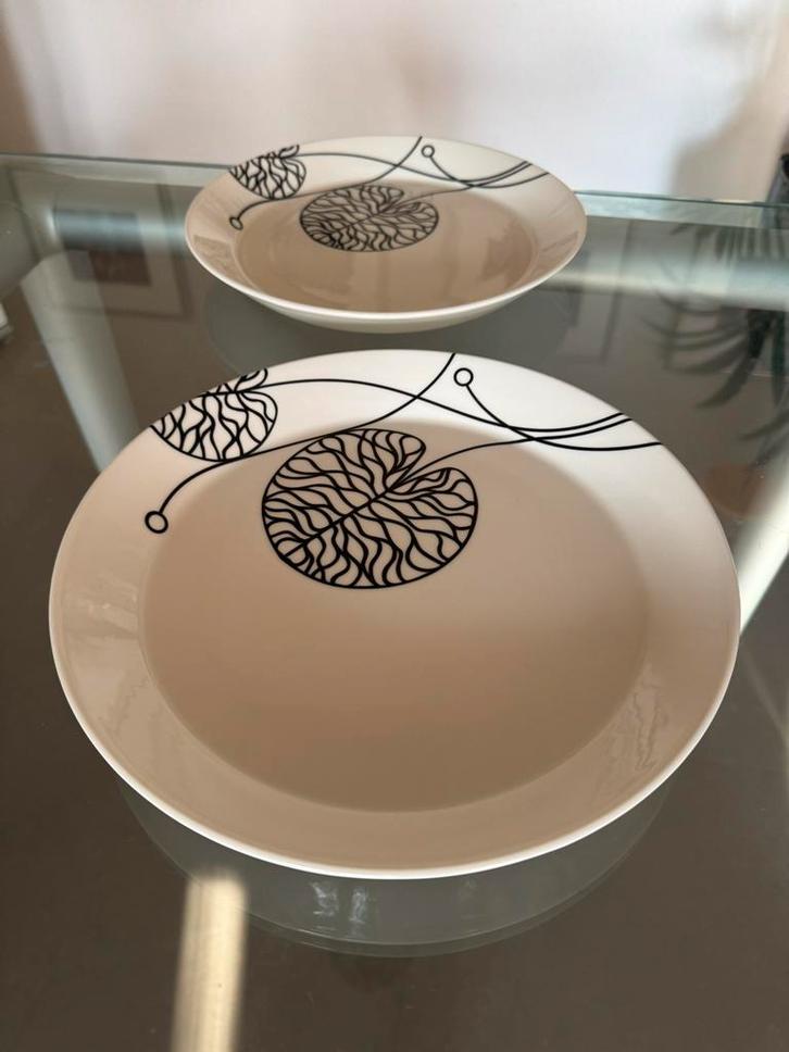 Iittala Bottna Marimekko Dinerborden (2), Huis en Inrichting, Keuken | Servies, Zo goed als nieuw, Bord(en), Overige stijlen, Keramiek