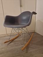 Grijze schommelstoel - Design klassieker, Huis en Inrichting, Stoelen, Ophalen, Zo goed als nieuw, Metaal, Eén