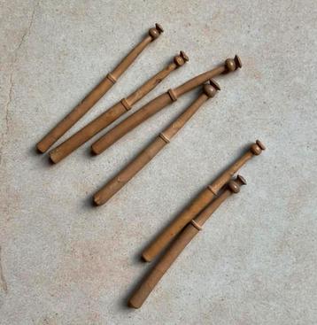 Zes oude kloshoutjes voor kant - Brugge 1920 beschikbaar voor biedingen