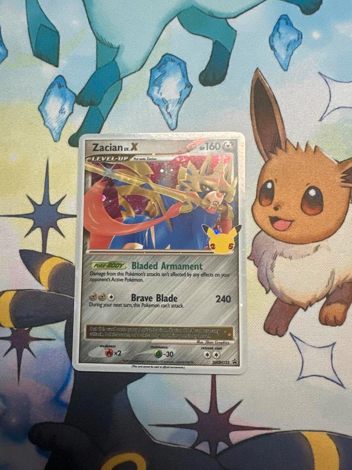 Zacian V SWSH135 Celebrations - Near Mint, Hobby en Vrije tijd, Verzamelkaartspellen | Pokémon, Zo goed als nieuw, Losse kaart