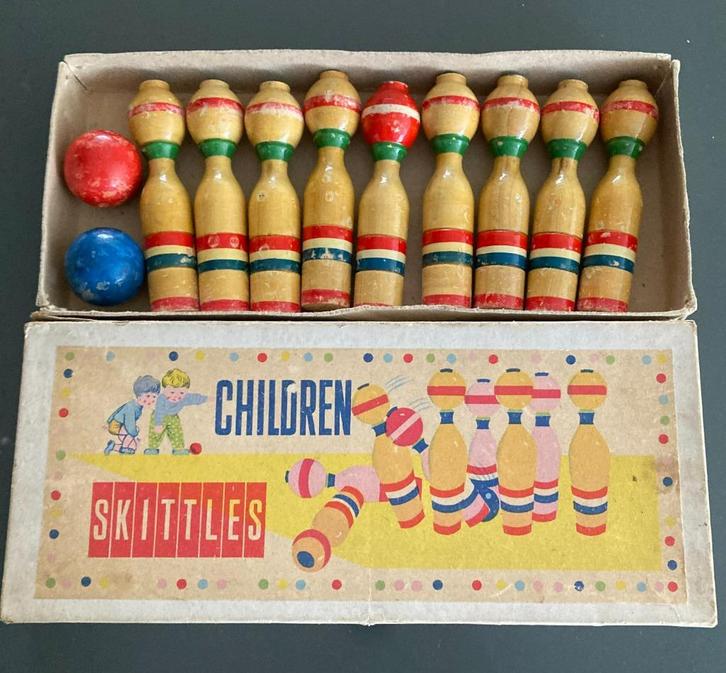 Oud Kegelspel: 9 kegels en 2 ballen, Antiek en Kunst, Antiek | Speelgoed, Ophalen of Verzenden