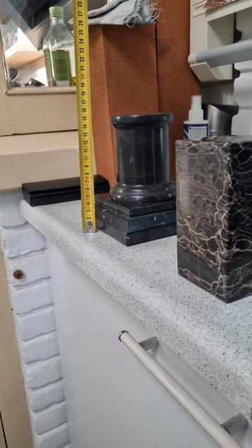 Marmeren sokkel voor beeld (2x) beschikbaar voor biedingen