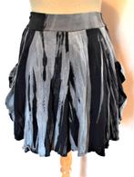 Apart tie-dye zwart/grijs rokje van Italiaanse merk Trust! L, Kleding | Dames, Rokken, Verzenden, Zwart, Maat 42/44 (L), Zo goed als nieuw
