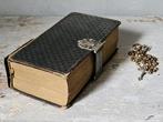 Antieke bijbel  met zilveren sluiting, Antiek en Kunst, Antiek | Boeken en Bijbels, Ophalen of Verzenden, Bijbel