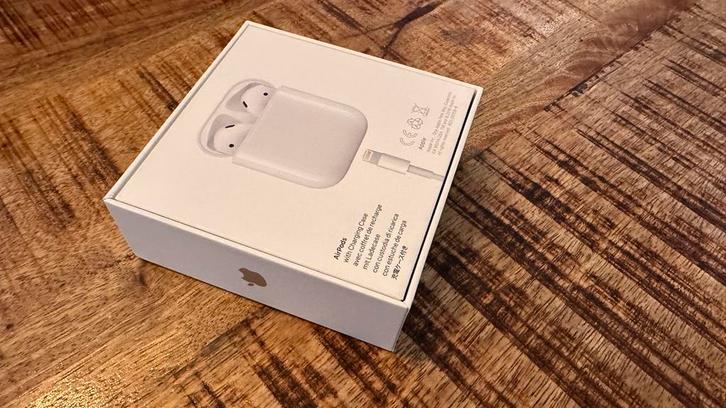 Apple AirPods 1 + Oplaadcase, Audio, Tv en Foto, Koptelefoons, Gebruikt, Overige merken, Draadloos, Ophalen of Verzenden