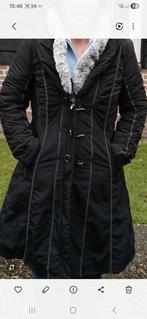 Zwarte dames Winterjas balijnenvorm maat 42 maar valt klein., Ophalen, Zo goed als nieuw, Maat 42/44 (L), Zwart