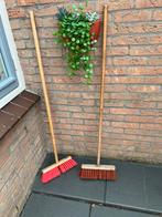 2 Bezems, Ophalen of Verzenden, Zo goed als nieuw, Bezem, Tuinwereld