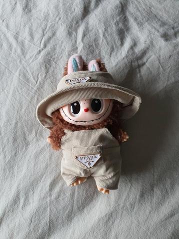 Labubu outfit beschikbaar voor biedingen