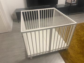 100x96 box wit gebruikt met boxkleed beschikbaar voor biedingen